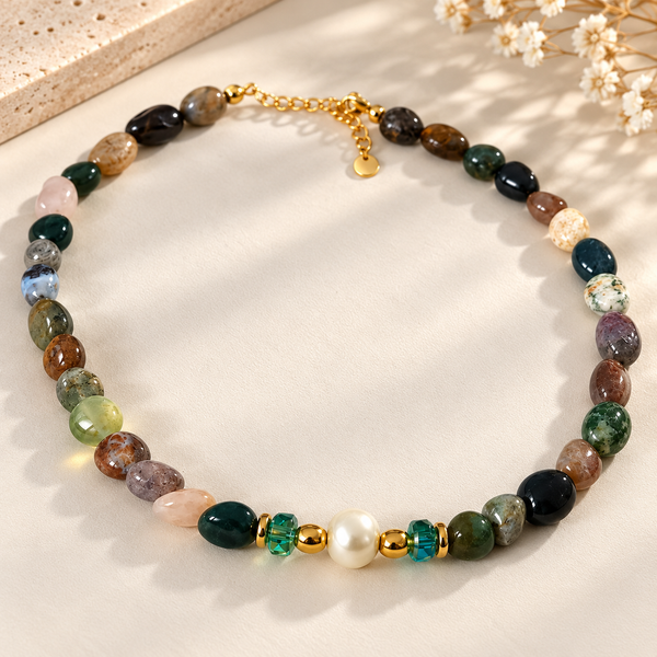 Collar de Piedras Naturales Multicolor con Perla y Detalles Dorados | Zefora