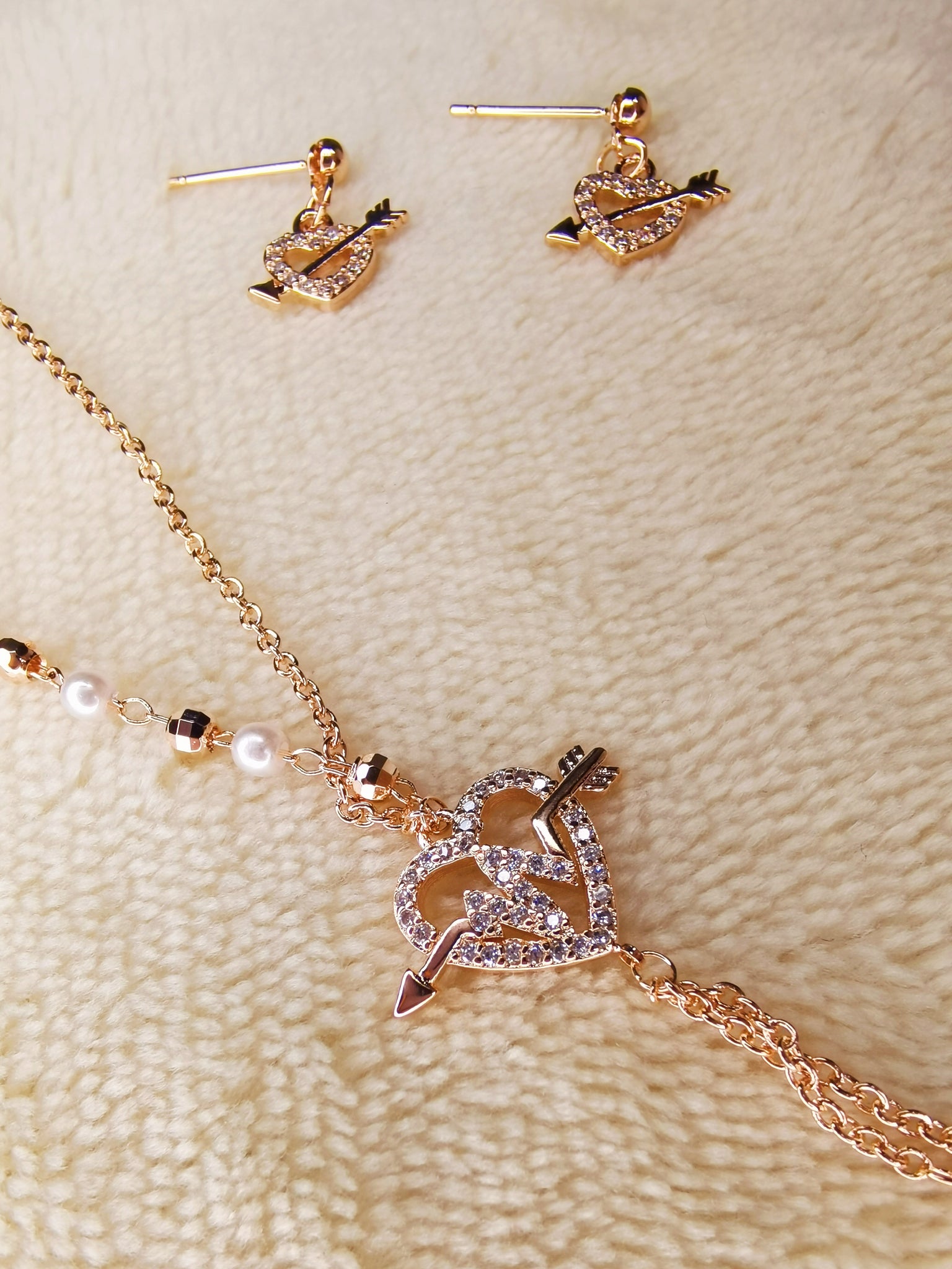 collar y aretes