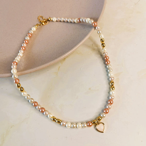 Collar de perlas de mujer