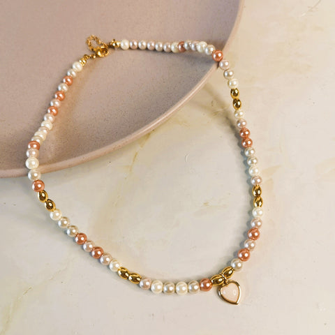 Collar de perlas de mujer