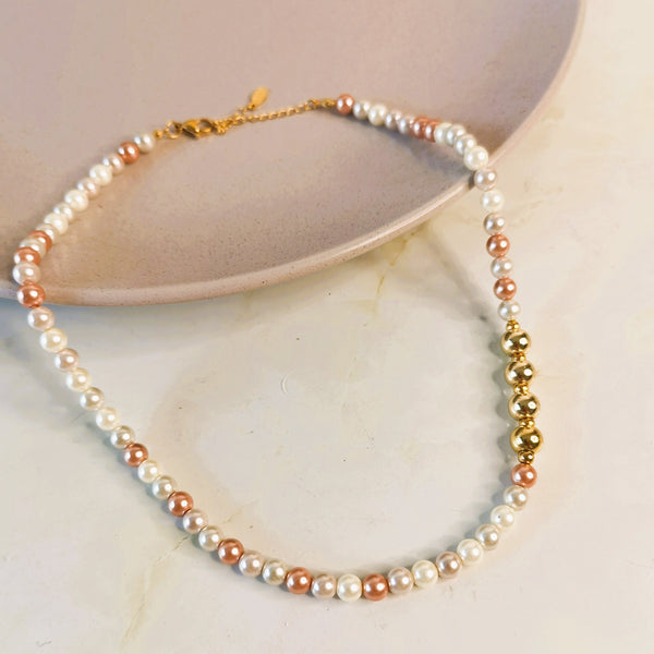 Collar de perlas de mujer