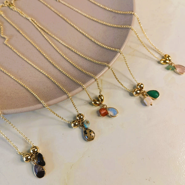 Collar de mujer con piedras naturales