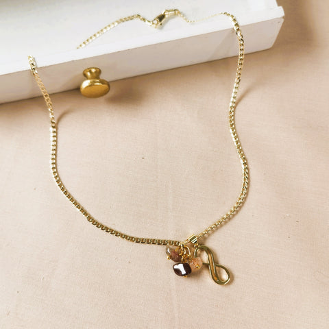 Collar de mujer infinito
