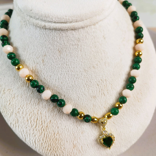 collar de piedras naturales