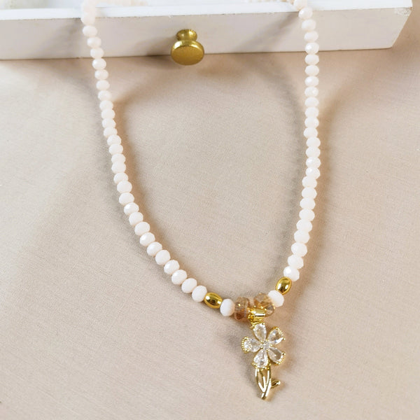 Collar de mujer con piedras naturales