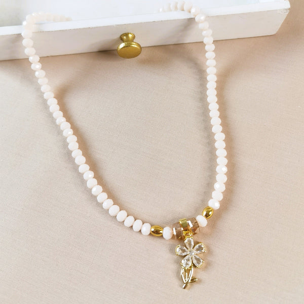 Collar de mujer con piedras naturales