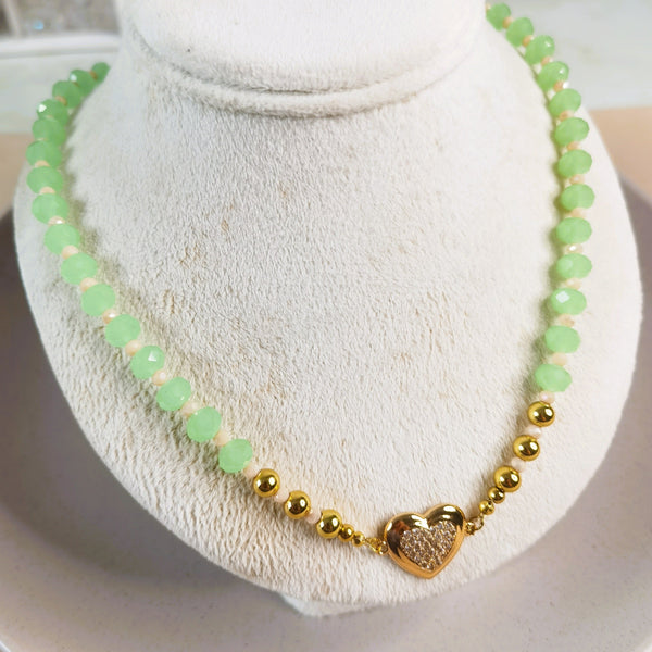 Collar de mujer con piedras naturales