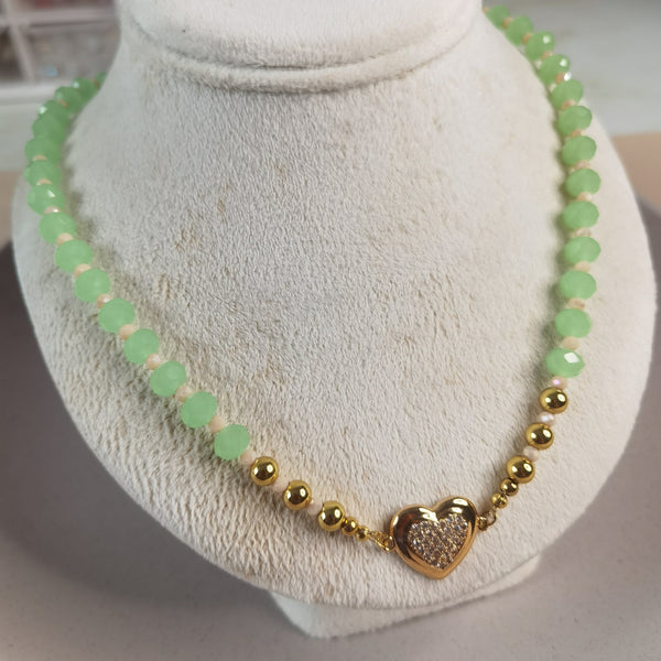 Collar de mujer con piedras naturales