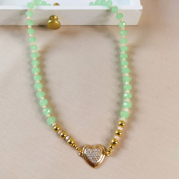 Collar de mujer con piedras naturales