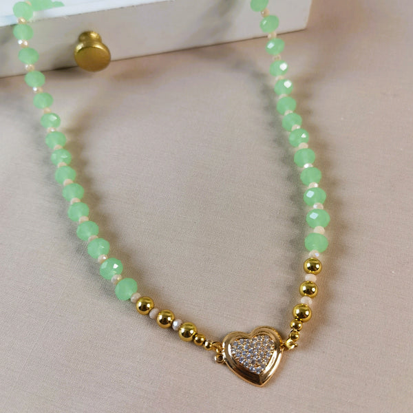 Collar de mujer con piedras naturales