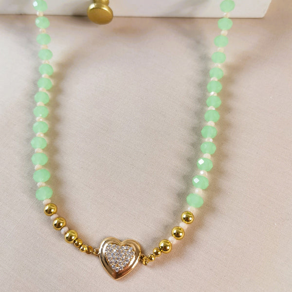 Collar de mujer con piedras naturales