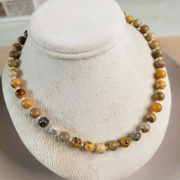 Collar de mujer con piedras naturales