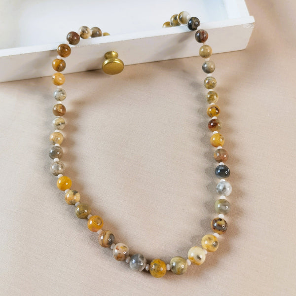 Collar de mujer con piedras naturales