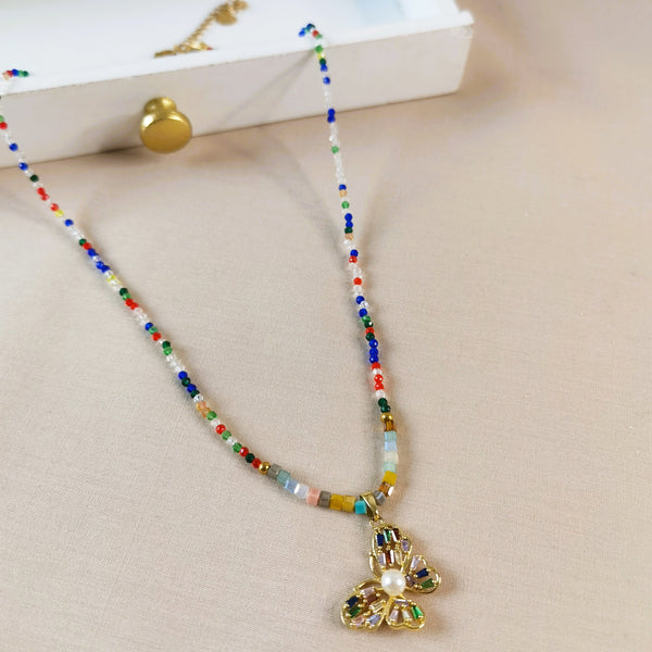 Collar de mujer con piedras naturales