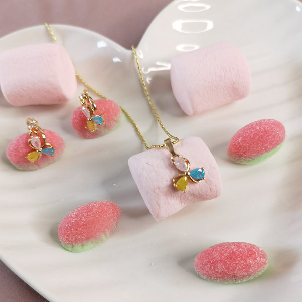 Collar de mujer corazones