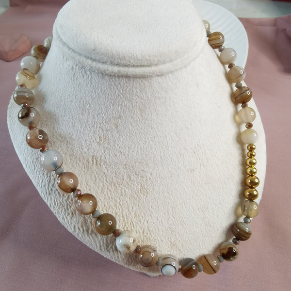 Collar de piedras naturales
