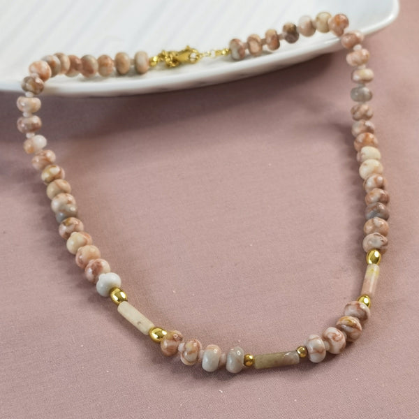 Collar de piedras naturales