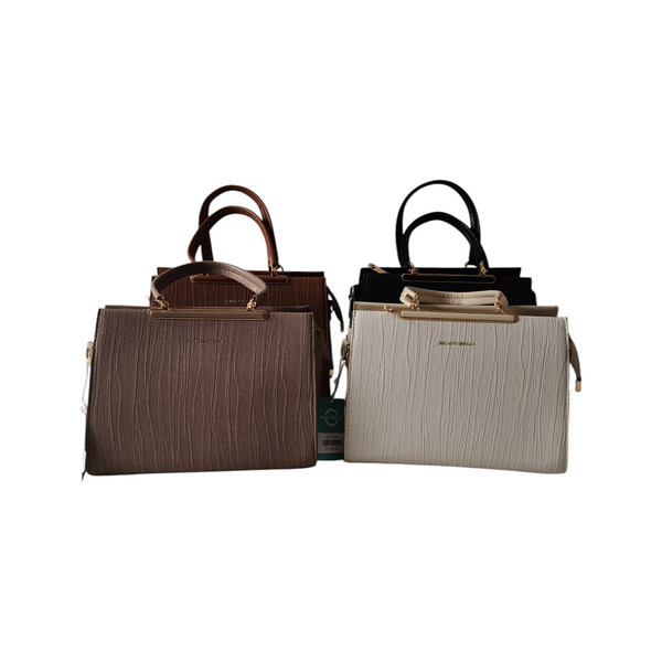 Carteras Zefora Milano estructuradas con textura de líneas verticales y detalles metálicos en colores beige y marrón
