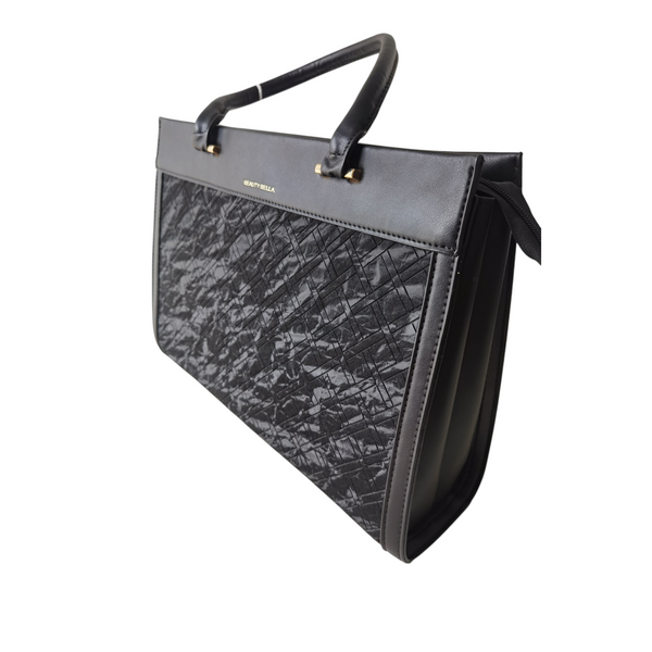 Cartera ZEFORA Firenze negra de diseño estructurado con textura geométrica en relieve y asas largas para hombro