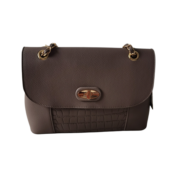 Cartera ZEFORA Olivia color taupe con solapa, broche metálico y textura grabada, estilo clásico y elegante.