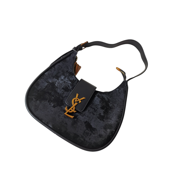 Cartera ZEFORA Alessia negra estilo hobo con textura aterciopelada y aplique metálico dorado en el frente