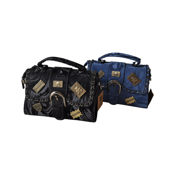 Cartera Dakota ZEFORA de estilo urbano en negro y azul con bolsillos, correas decorativas y apliques metálicos.