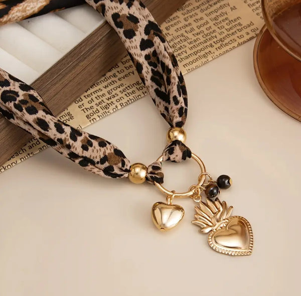Collar animal print