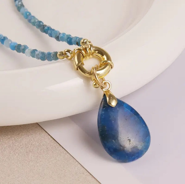 collar de piedras naturales