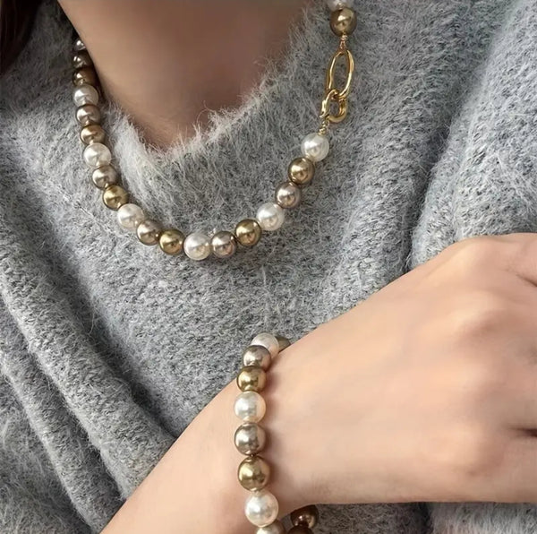 Collar y pulsera de perlas