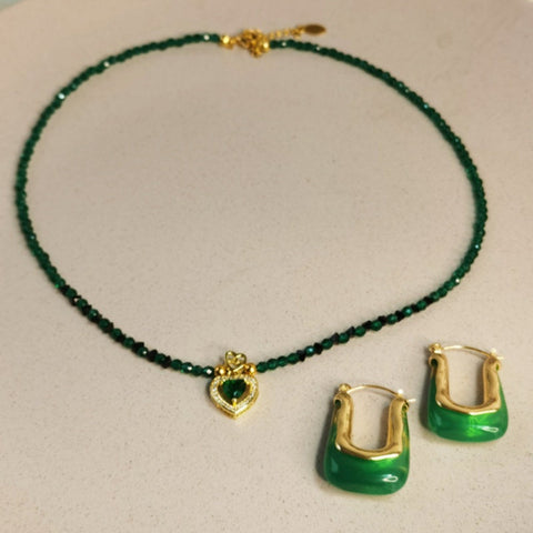 Collar de piedras naturales 