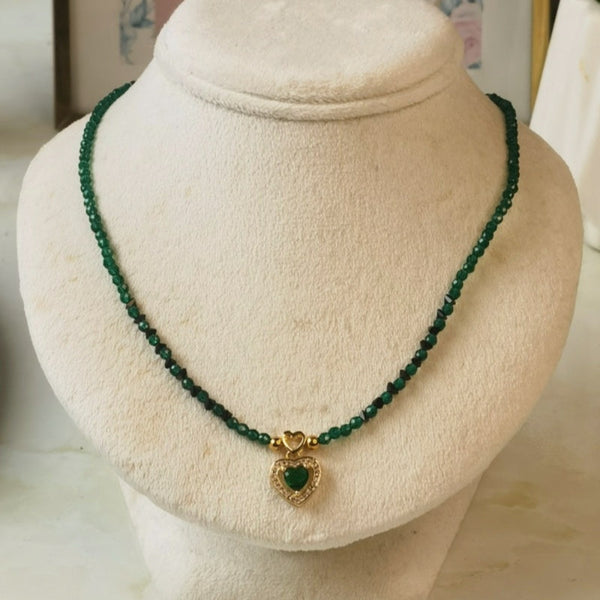 Collar de piedras naturales 