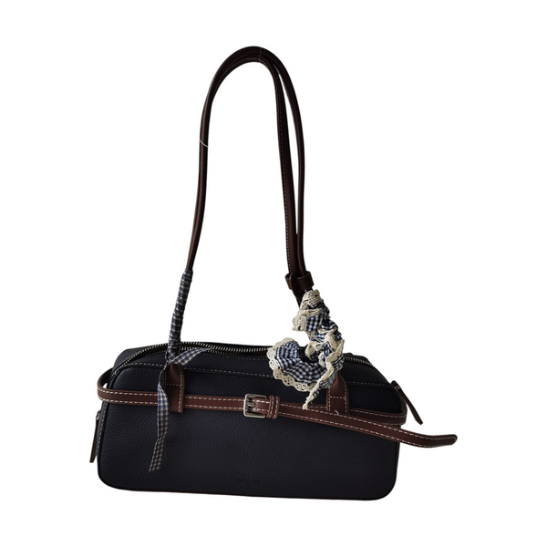 Bolso de hombro ZEFORA Alessia East-West negro con detalles marrones, correas decorativas y adorno de tela a cuadros.